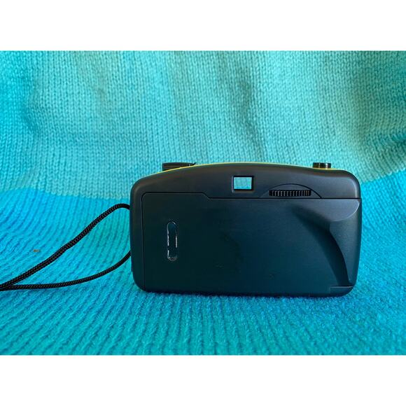 Lifelong yellow 35mm Plastic Camera - Picture 3 of 8